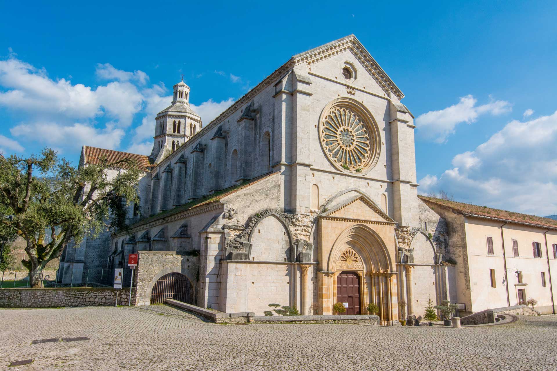 Abbazia di Fossanova